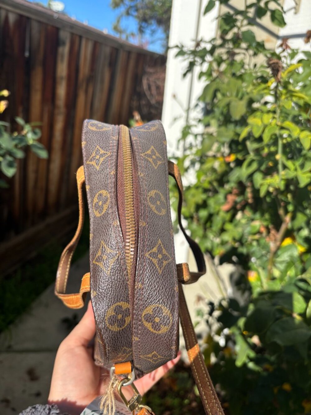 Authentic Louis Vuitton crossbody bag - Picture 8 of 13